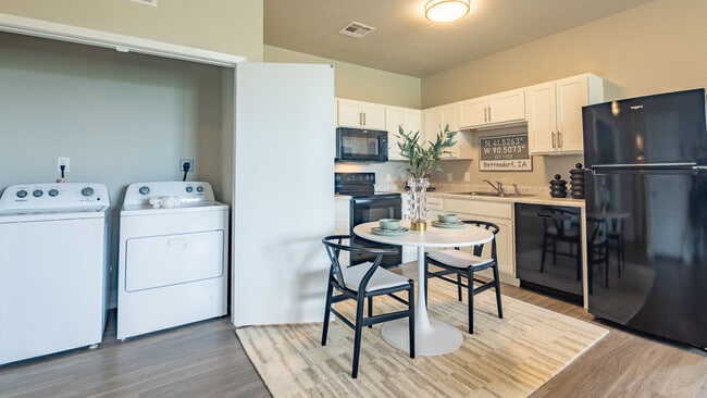 Building Photo - Authentix Bettendorf