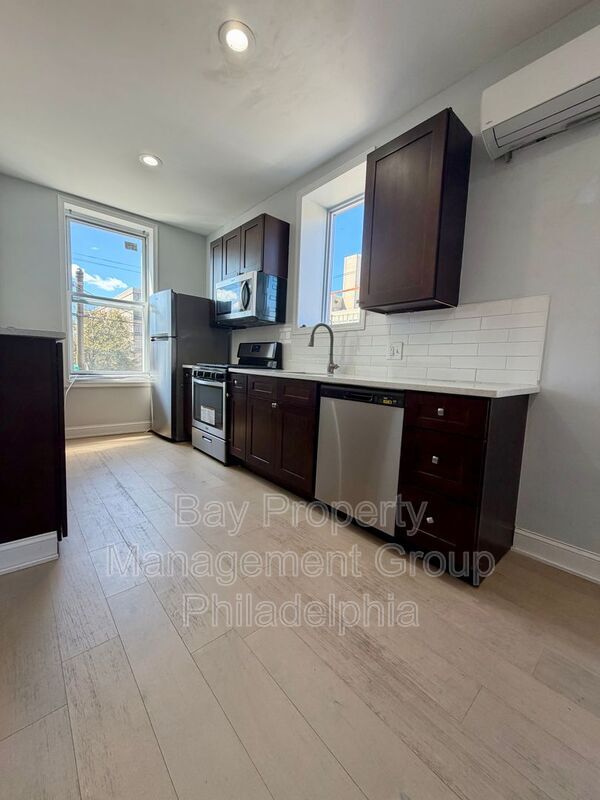 Building Photo - 1247 Snyder Ave