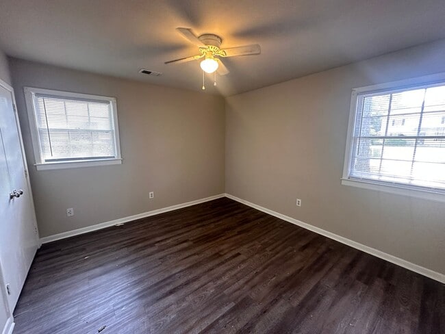 Building Photo - 2 Bedroom Duplex