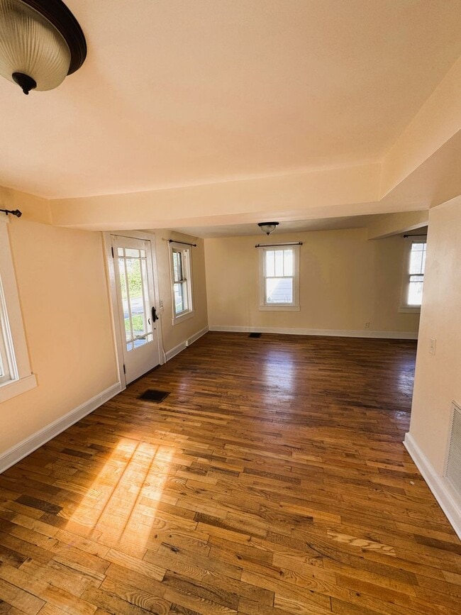 Building Photo - Single Family Home in Harrisonburg