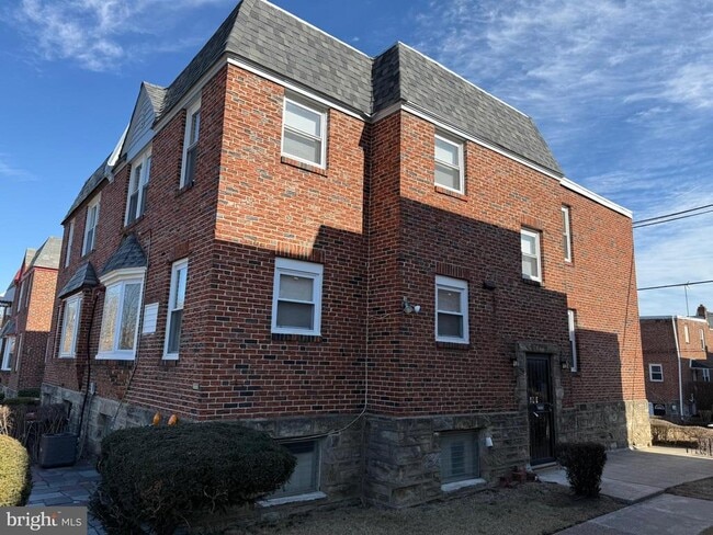 Building Photo - 940 Vernon Rd