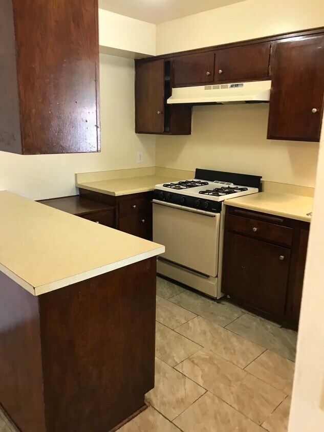 Kitchen - 3011 Pearl Dr