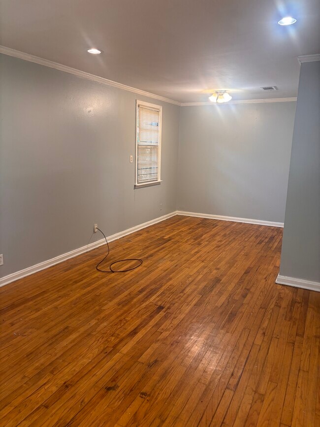 Building Photo - 216 Gardendale Dr