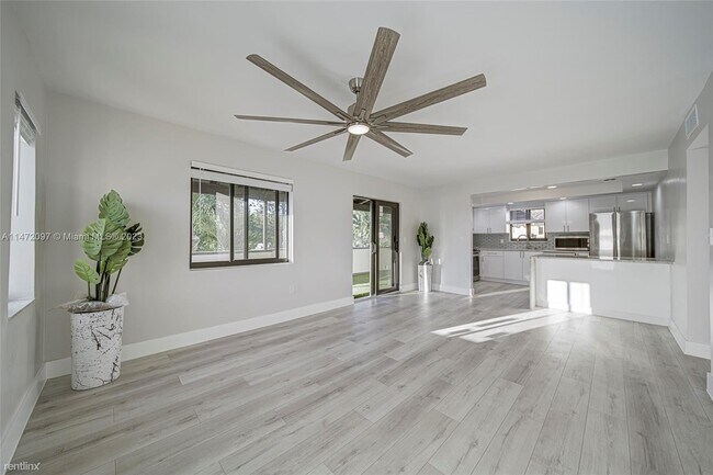 Foto del edificio - 3 br, 2 bath House - 1721 SW 11th Ter # 2