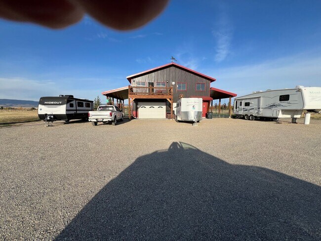 Building Photo - Lots of space with fabulous views