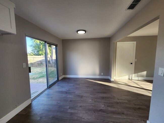 Foto del edificio - 5526 Cottonwood Ave