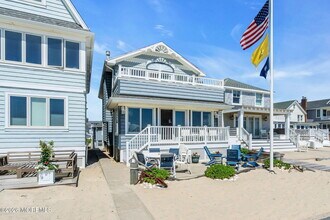 Building Photo - 419 Beach Front