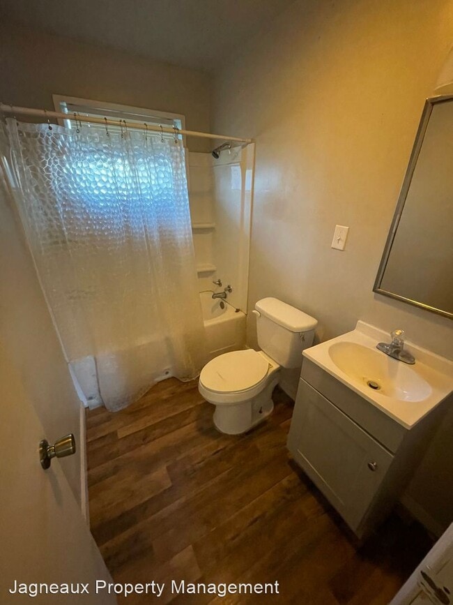 Building Photo - 3 br, 1 bath House - 1608 Clover Dr