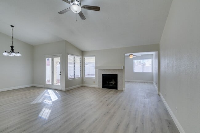 Building Photo - Lovely 1 story home near Warm Springs and Green Valley Pkwy with LARGE backyard!