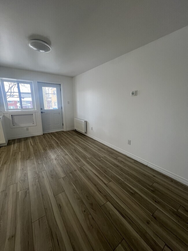 Photo du bâtiment - 630 Cummings Ave