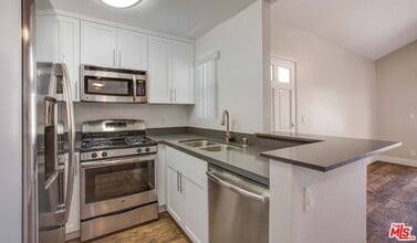 Building Photo - 5758 Las Virgenes Rd