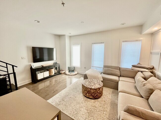 Photo - 2002 Moyamensing Ave House