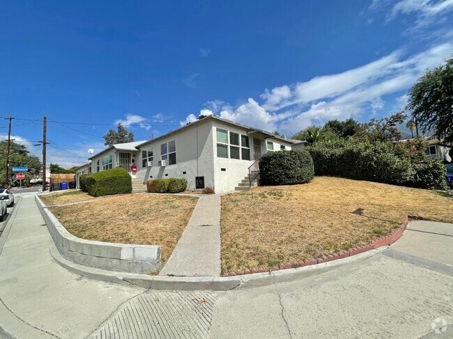Building Photo - 3148 Abella St