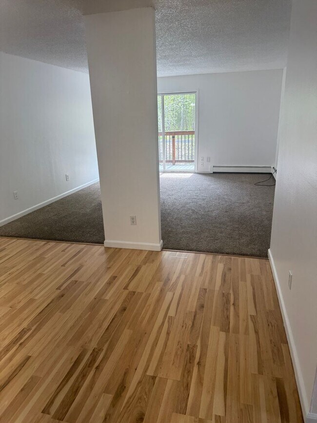 Foto del edificio - Spacious condo unit in East Anchorage
