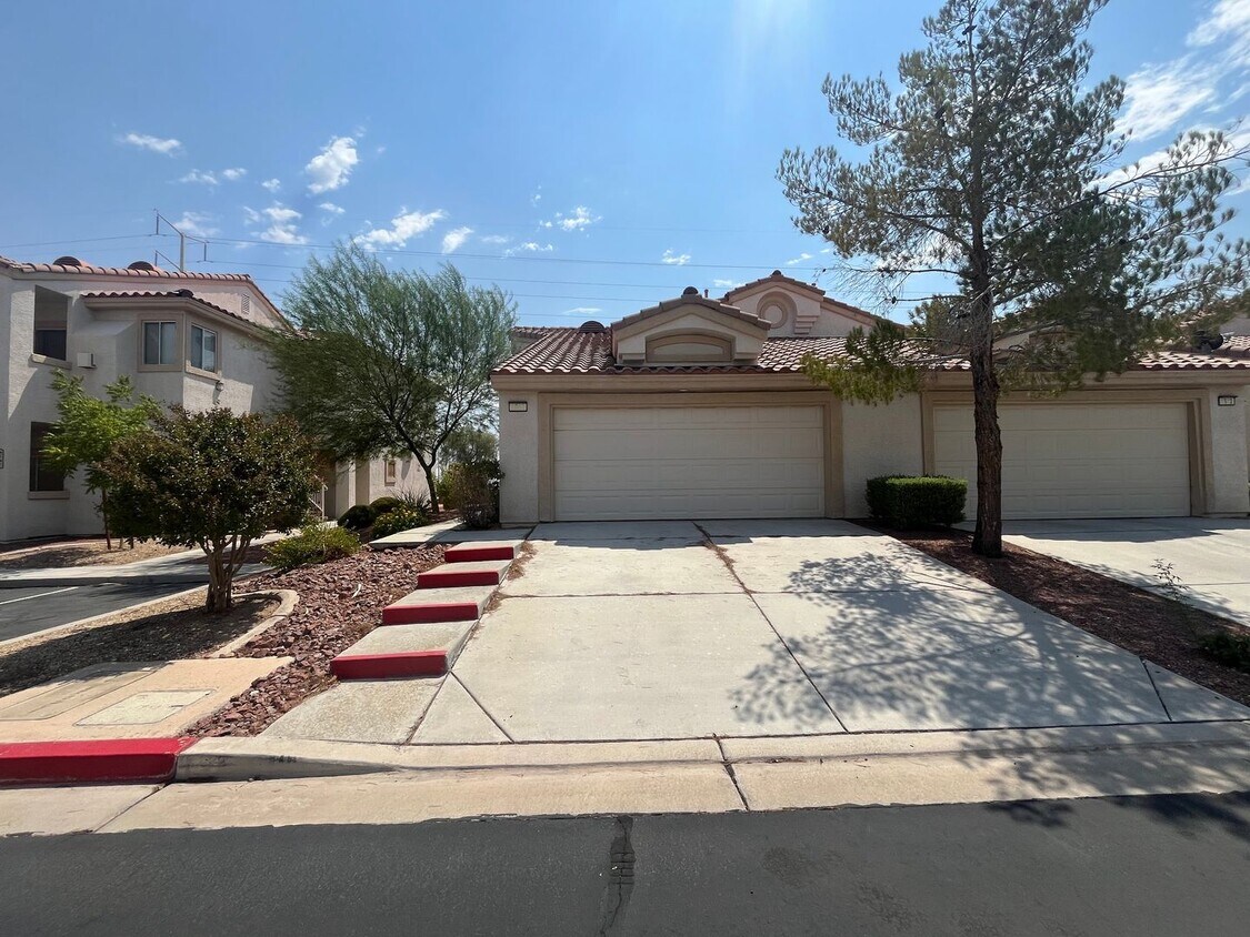 Primary Photo - Sunny 2-Bed, 2-Bath in gated community!