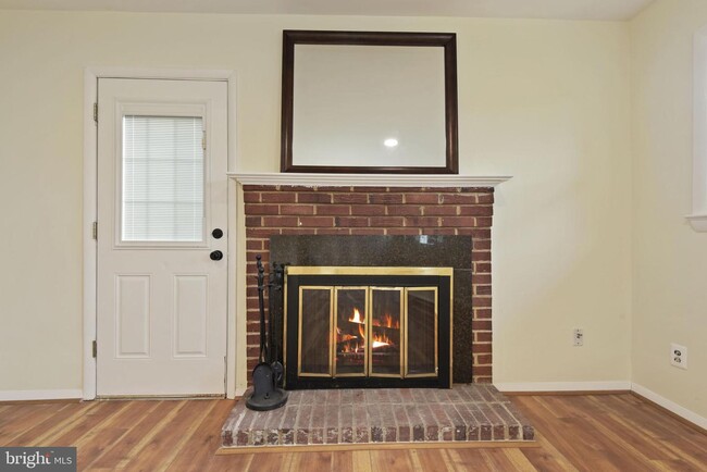 Foto del edificio - 6826 Darby Ln