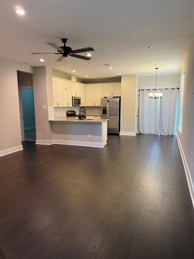 Foto del edificio - 16610 Oasis Mdw Ln