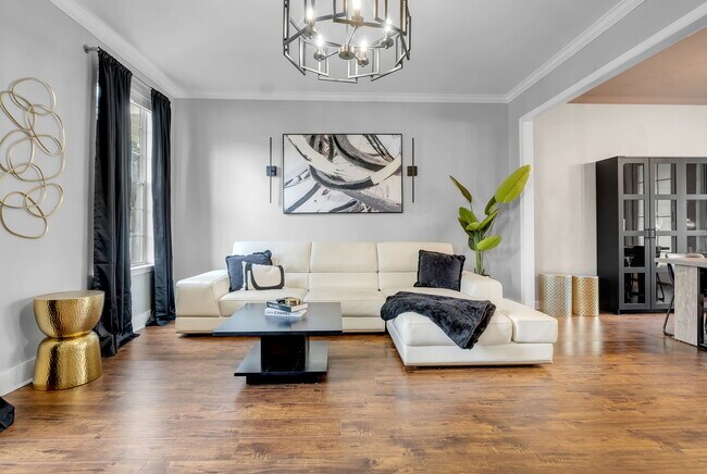Foto del edificio - 4311 Four Oaks Blvd