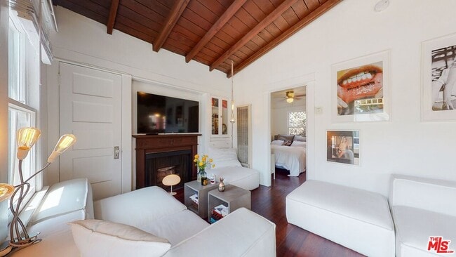 Building Photo - 402 N Venice Blvd