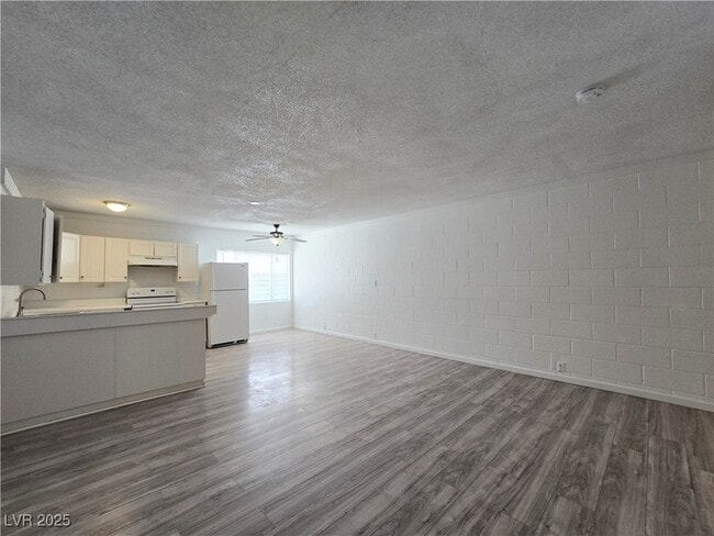 Building Photo - 2913 Stewart Ave