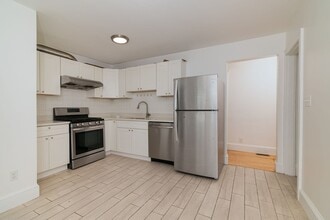 Building Photo - 135 Safford St