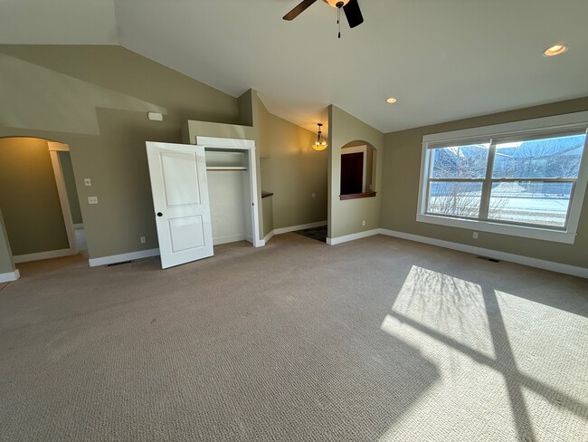 Building Photo - 25 Baldy Ct