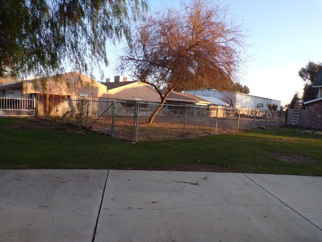 Foto del edificio - 14921 Sunnybank Ave