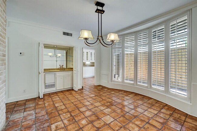 Building Photo - 2313 Nantucket Dr