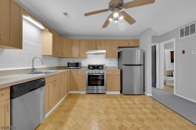 Building Photo - 13228 Dell Pl