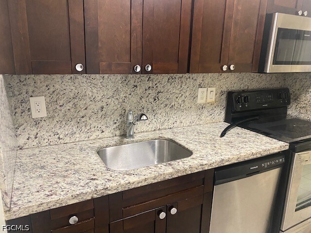 Foto del edificio - 4232 Pine Drop Ln
