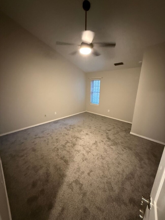 Building Photo - 3/2 Town House/ Quaker & 18th street!!