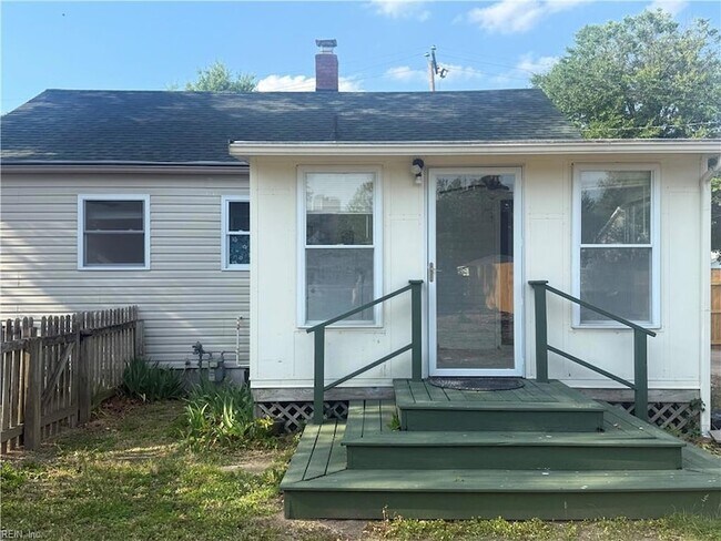 Foto del edificio - 739 Waukesha Ave