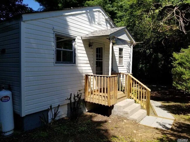 Building Photo - 546 W Broadway