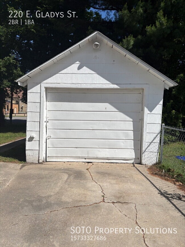 Building Photo - 220 E Gladys St