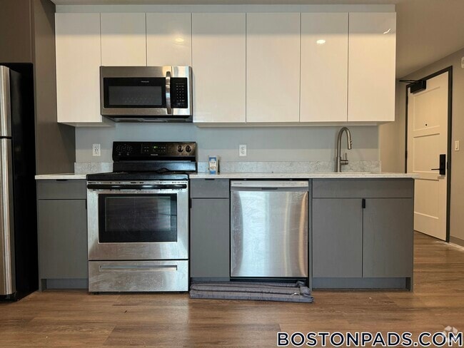 Building Photo - 100 Hemenway St