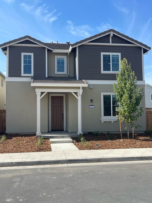 Entrada principal - 677 Barrett Lake Rd