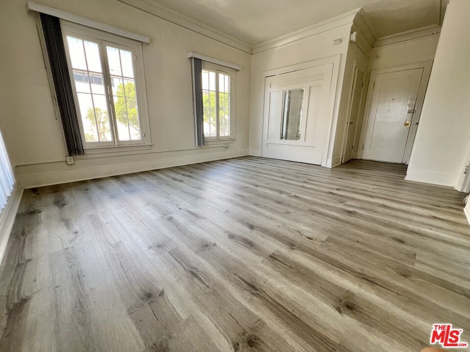 Foto principal - 946 S Burlington Ave