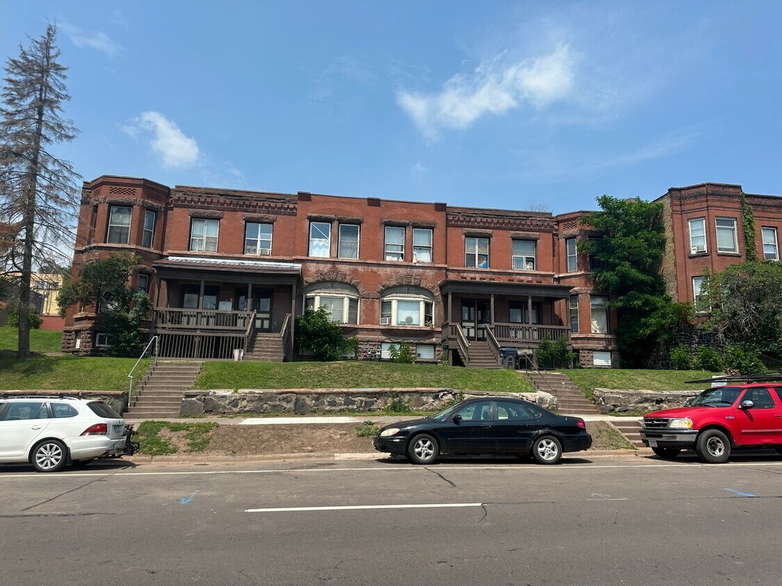 Foto del edificio - "Charming Studio Unit in Duluth's Heart – Ideal Urban Oasis!"