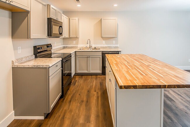 Kitchen - 54 Creekside Ln