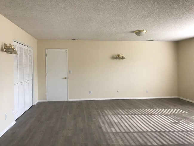 Building Photo - Cozy Grand Terrace Home