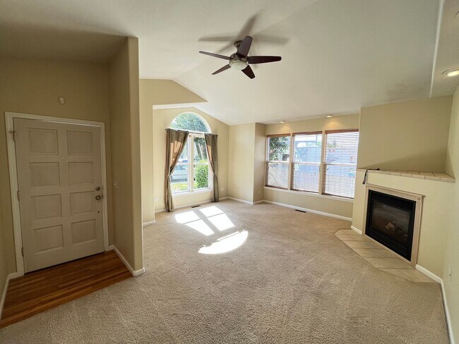 Foto del edificio - Beautiful 3/2 Located in A Quiet Cul-de-sac!