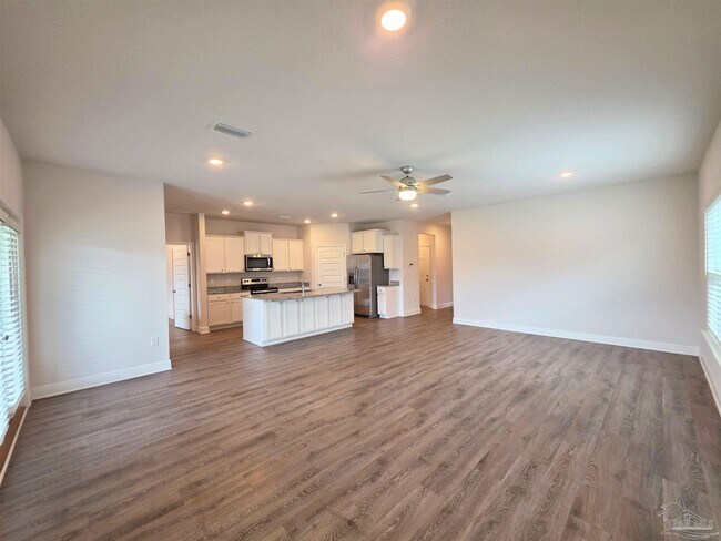 Foto del edificio - 7757 Burnside Lp