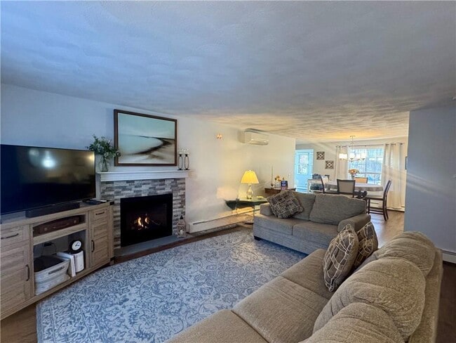 Building Photo - 10 Parsley Ln