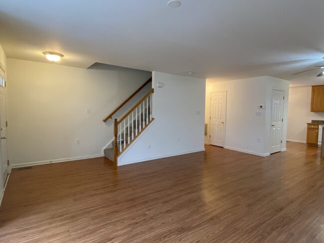 Foto del edificio - 87 Mabel Ln