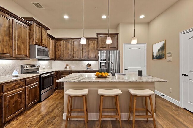 Foto del edificio - 1224 Pebblebrook Dr