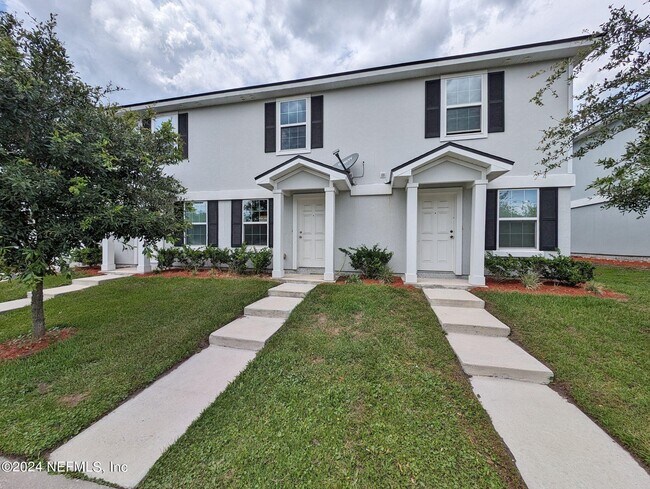 Foto del edificio - 8470 McGirts Village Ln
