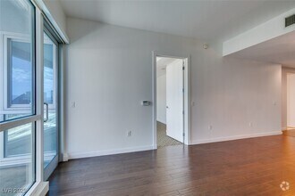 Building Photo - 4525 Dean Martin Dr