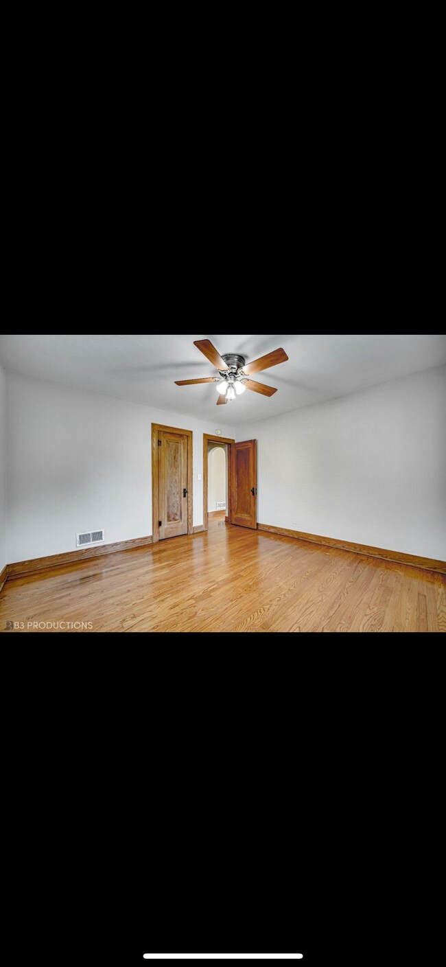 Building Photo - 3410 Jewett Ave