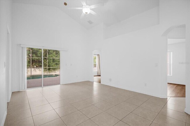 Foto del edificio - 913 Emerald Green Ct