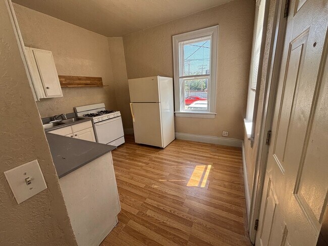 Building Photo - 512-514-514 E 500 S
